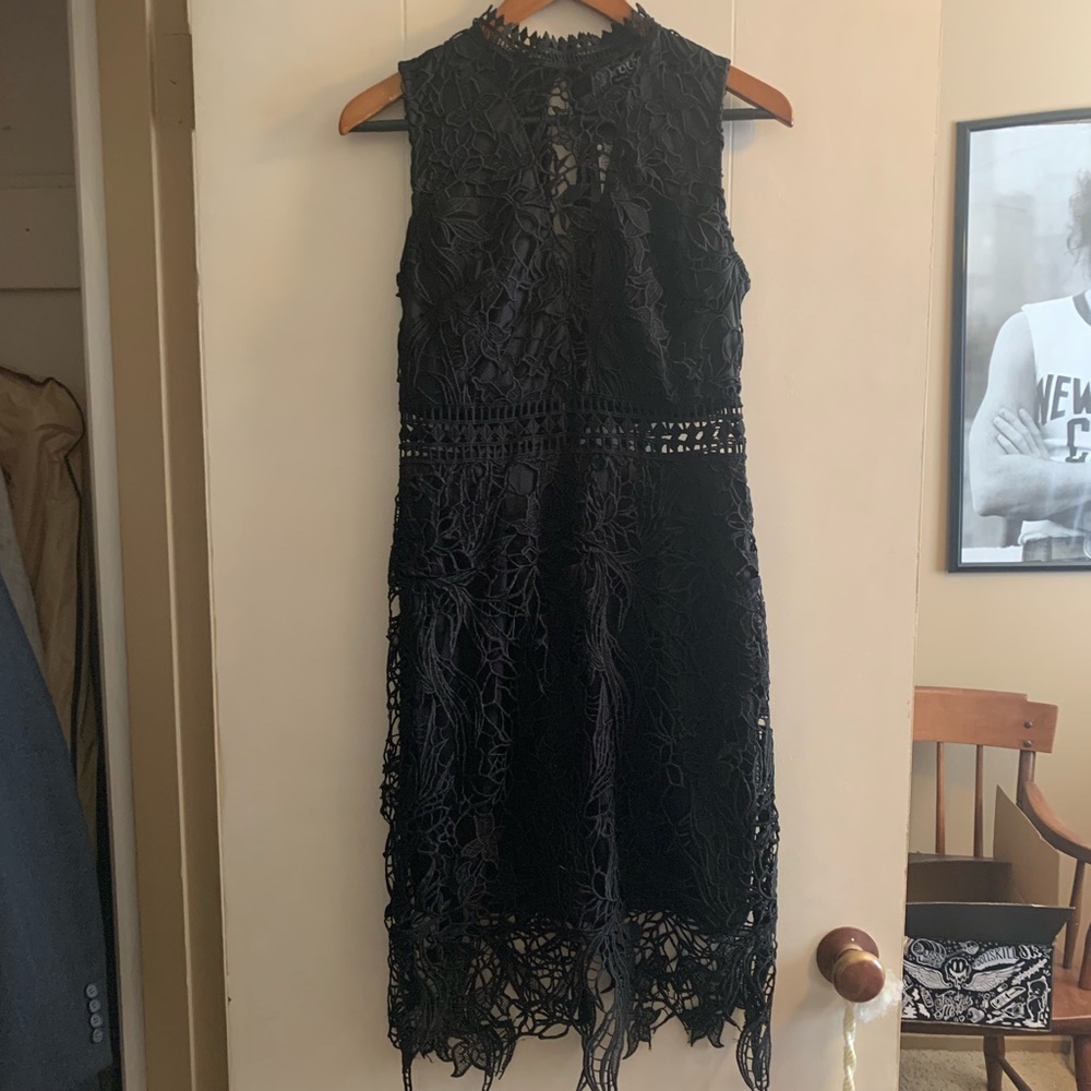 Black Lace Floral Sheath Dress w/ Keyhole Back